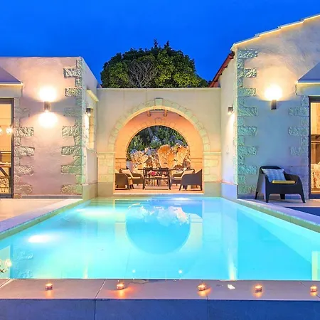 Vardis Heated Pool Βρύσες